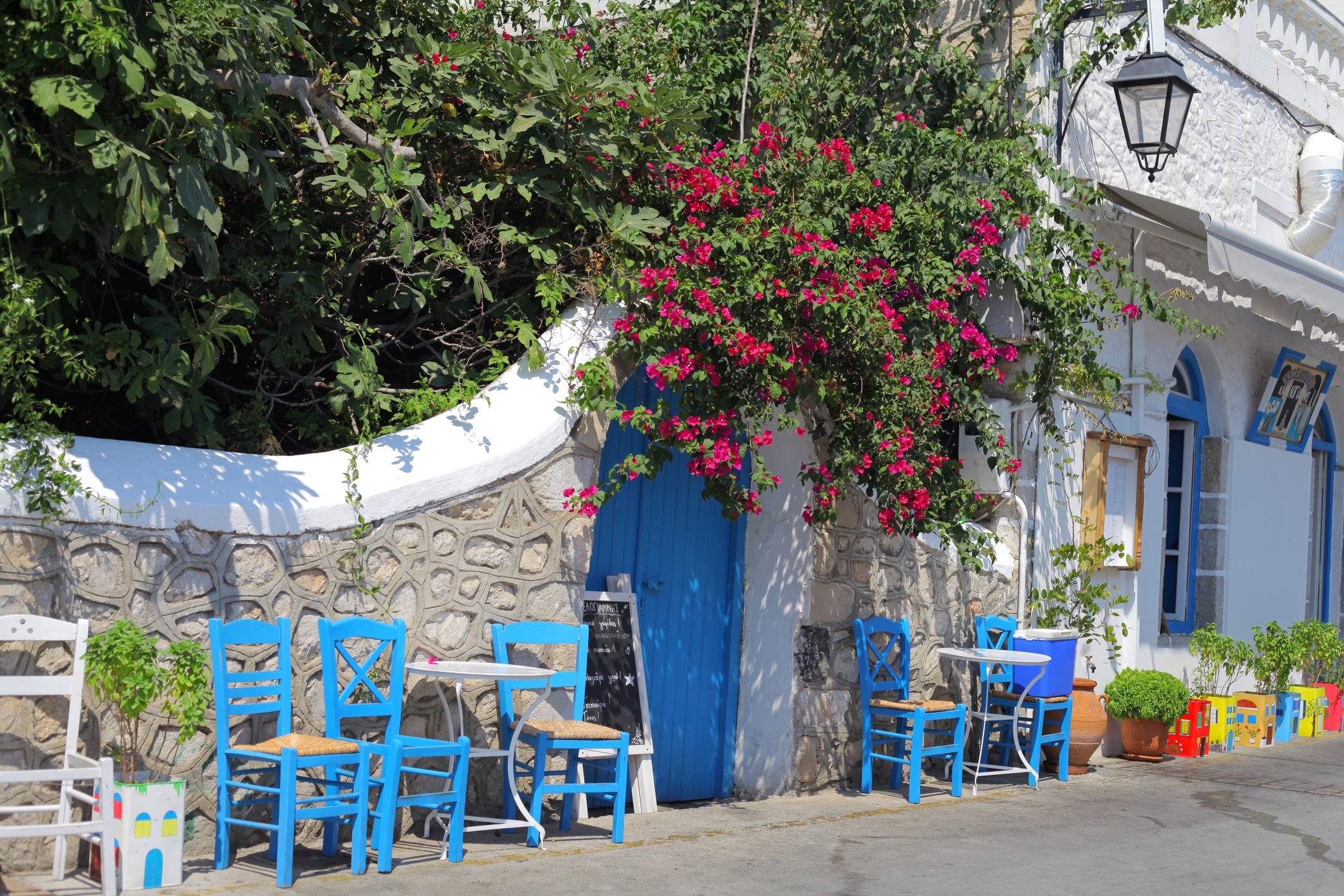 Lovely promenade tavern