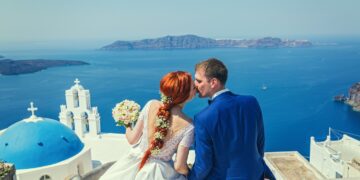 Wedding couple in Santorini